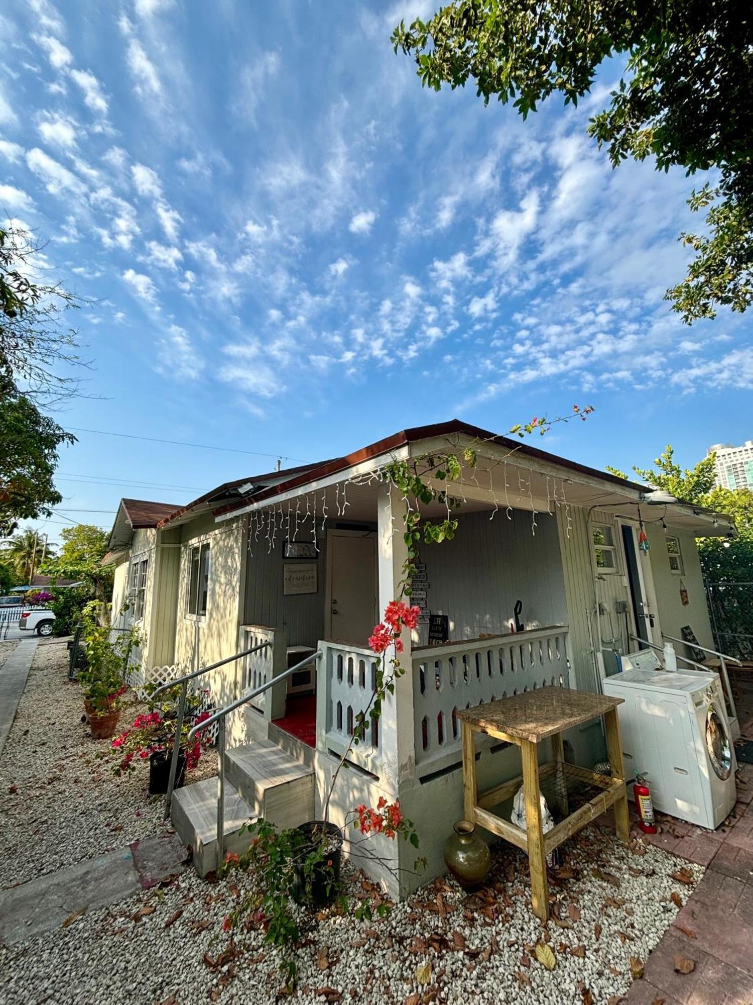 Deluxe Room In Best Location Miami In A 2 Bedrooms Unit - Parking, Laundry And Luggage Storage Exterior photo