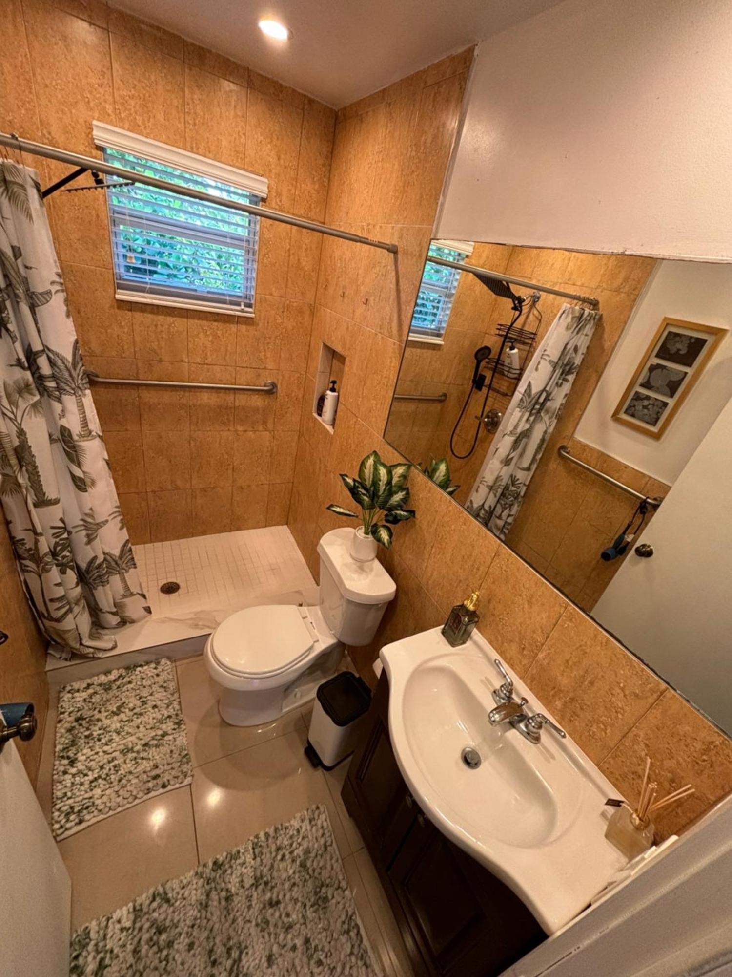 Deluxe Room In Best Location Miami In A 2 Bedrooms Unit - Parking, Laundry And Luggage Storage Exterior photo