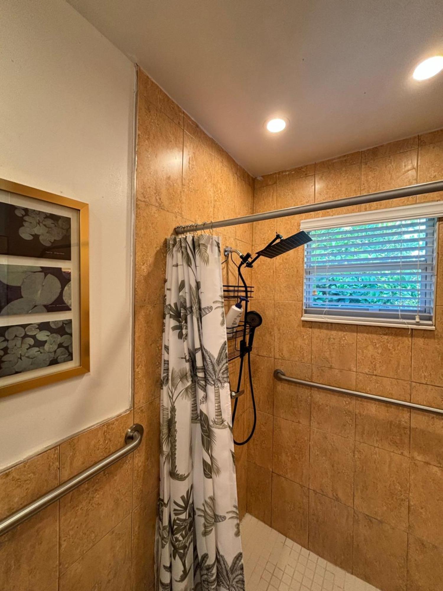 Deluxe Room In Best Location Miami In A 2 Bedrooms Unit - Parking, Laundry And Luggage Storage Exterior photo