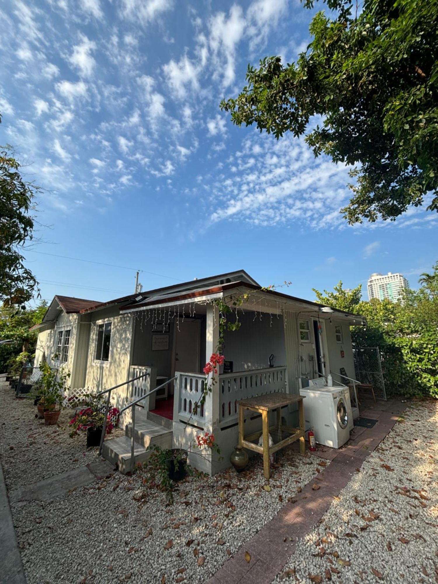 Deluxe Room In Best Location Miami In A 2 Bedrooms Unit - Parking, Laundry And Luggage Storage Exterior photo