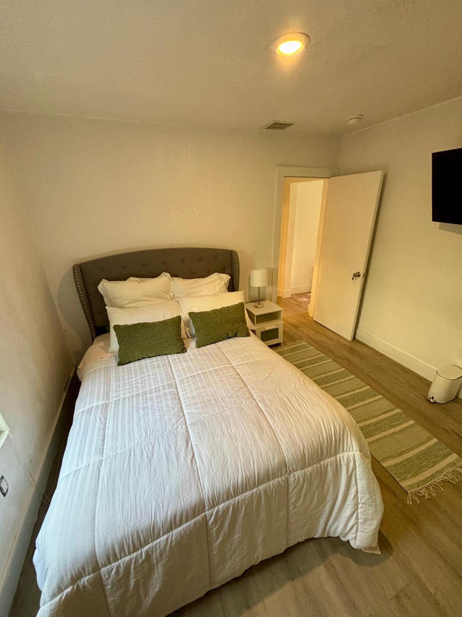 Deluxe Room In Best Location Miami In A 2 Bedrooms Unit - Parking, Laundry And Luggage Storage Exterior photo