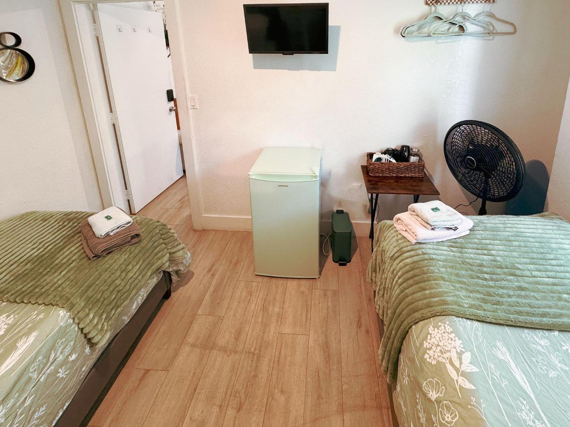 Deluxe Room In Best Location Miami In A 2 Bedrooms Unit - Parking, Laundry And Luggage Storage Exterior photo