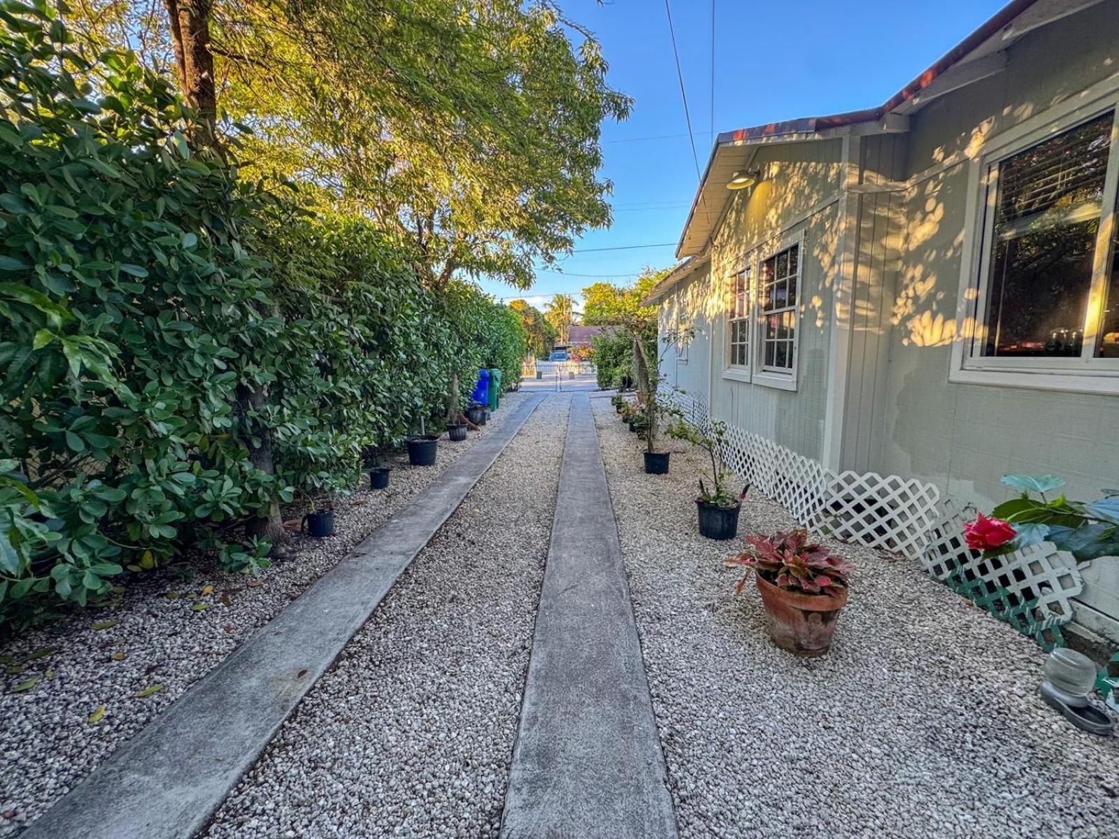 Deluxe Room In Best Location Miami In A 2 Bedrooms Unit - Parking, Laundry And Luggage Storage Exterior photo